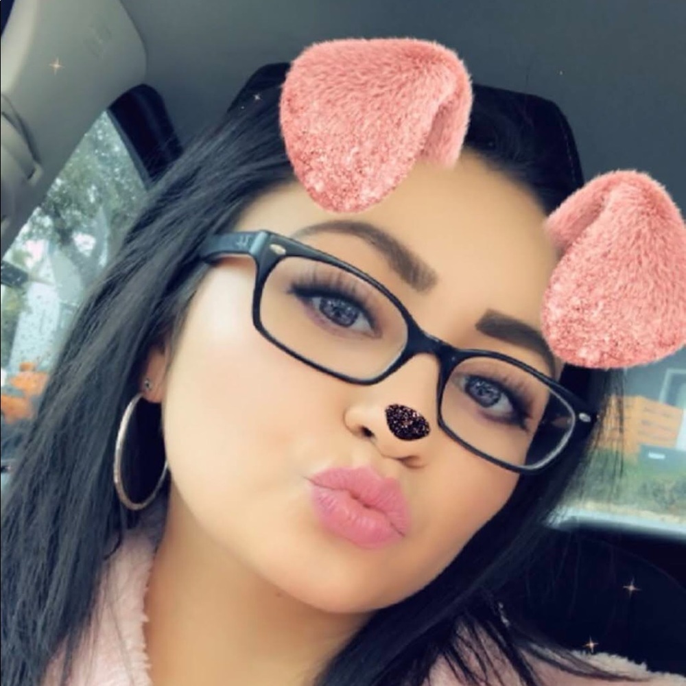 Meet your Posher, Mireya